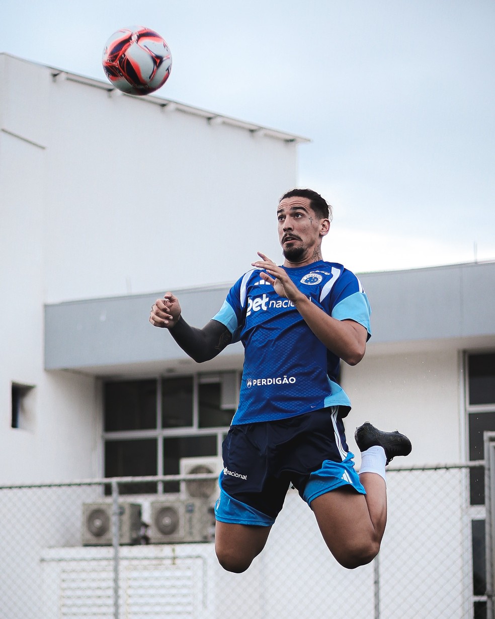 Chico da Costa em treino do Cruzeiro