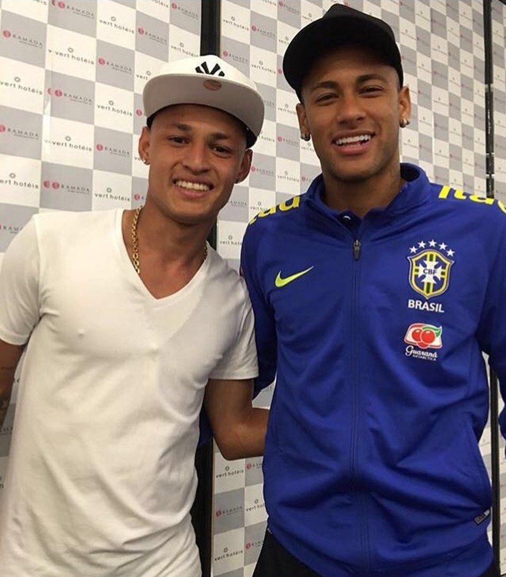 Neilton e Neymar em foto durante encontro em 2013 — Foto: Reprodução/Instagram