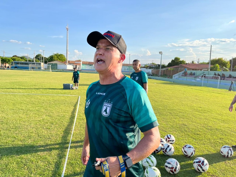 Alessandro Telles, novo t�cnico do Sousa � Foto: Ricardo Martins