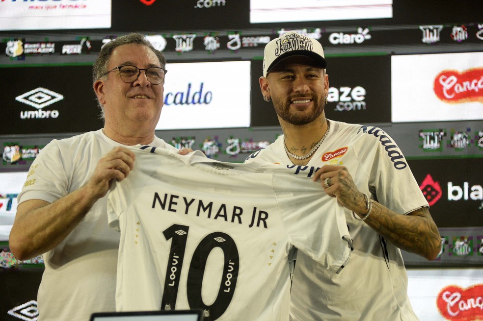 Presidente do Santos prevê volta de camisa azul e confia em “fico” de Neymar até 2026