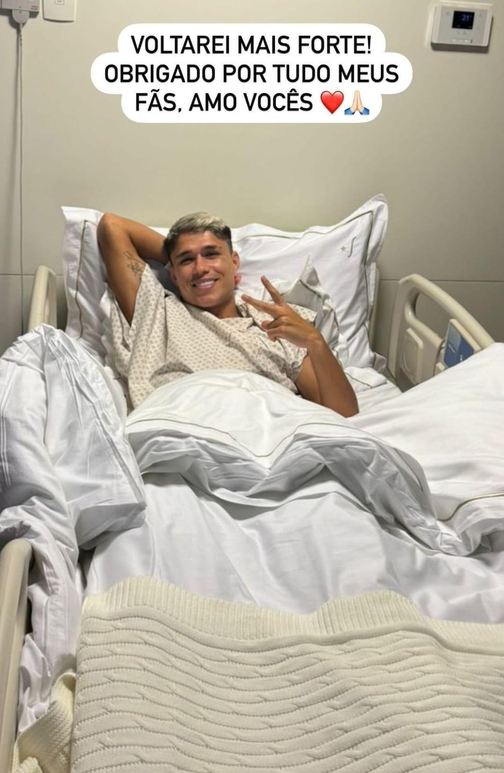 Luiz Araújo, do Flamengo, posta foto no hospital após cirurgia — Foto: Reprodução / Instagram