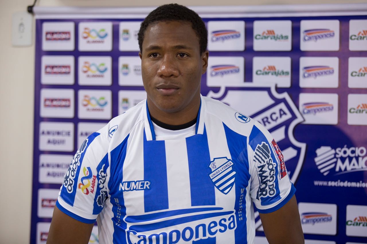 Sem documentação, Daniel Angulo não estreia pelo CSA contra o Fortaleza ...