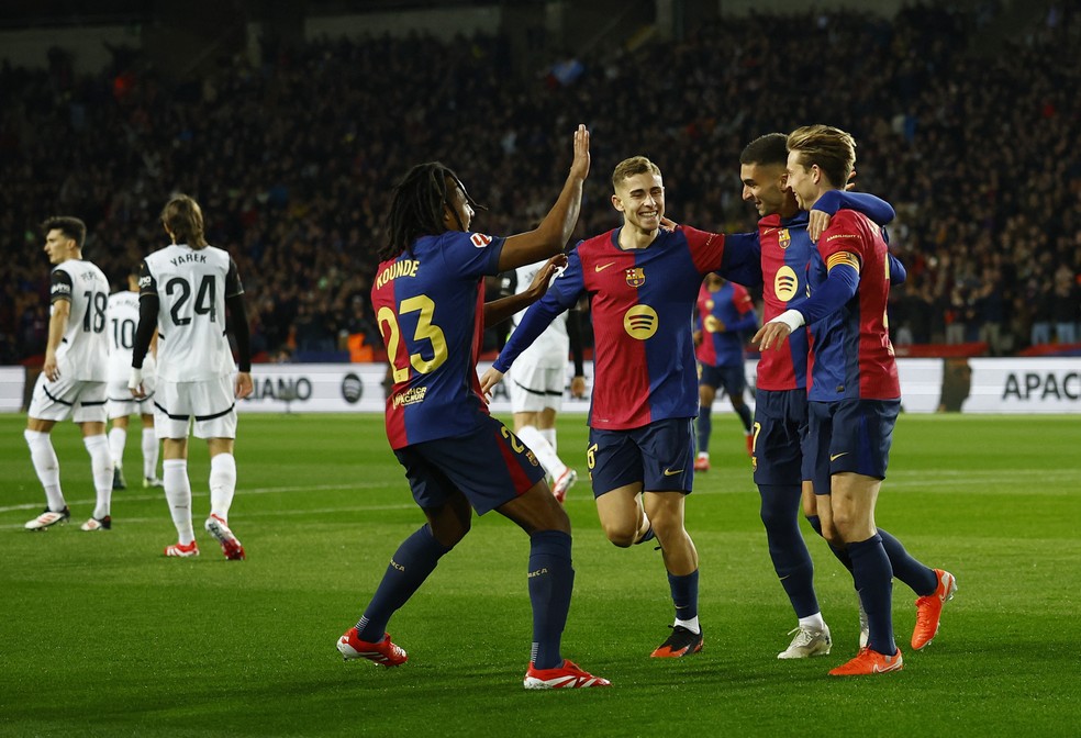 Barcelona faz 5 a 0 no primeiro tempo contra o Valencia, na LaLiga — Foto: REUTERS/Albert Gea