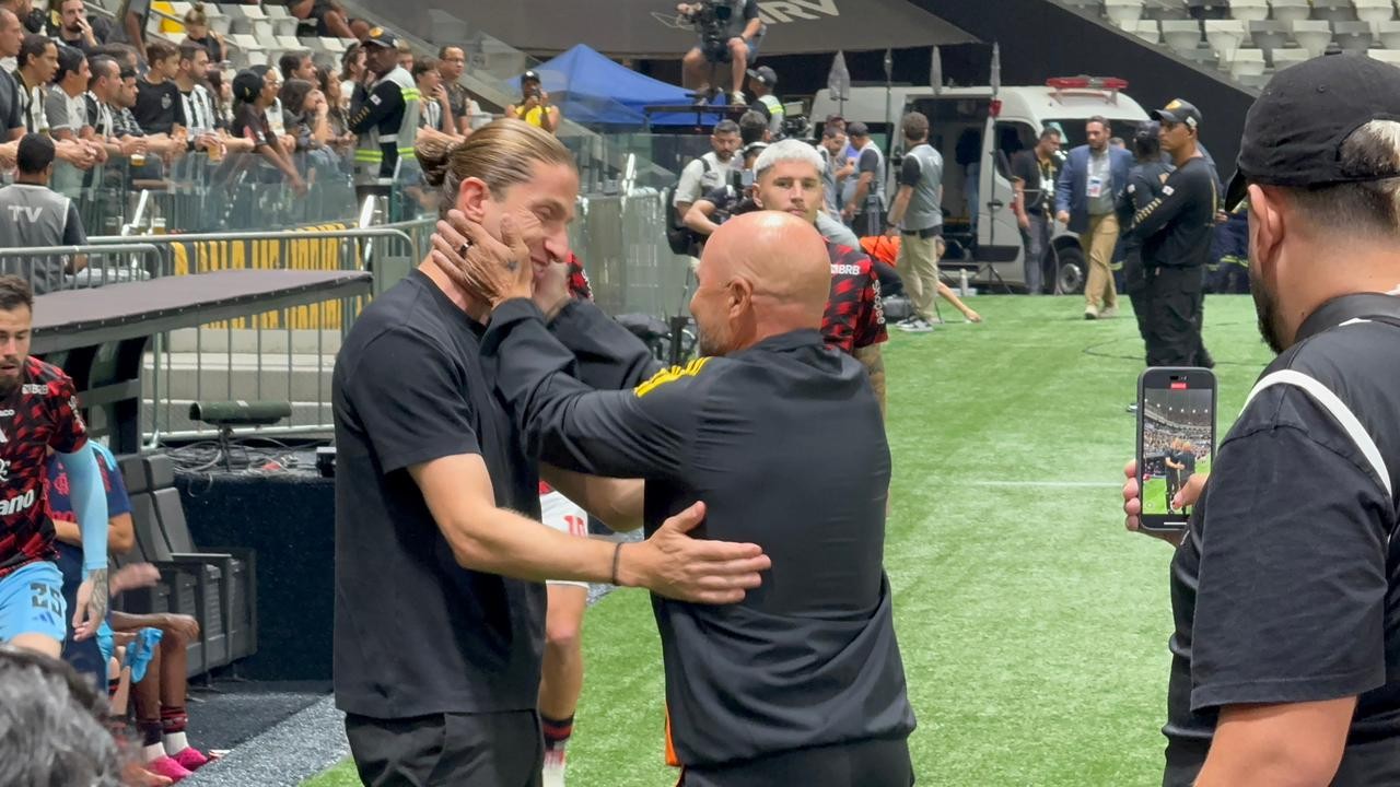 Sampaoli saúda torcida, mas clima tenso marca vitória do Flamengo que aproxima título sobre o Palmeiras