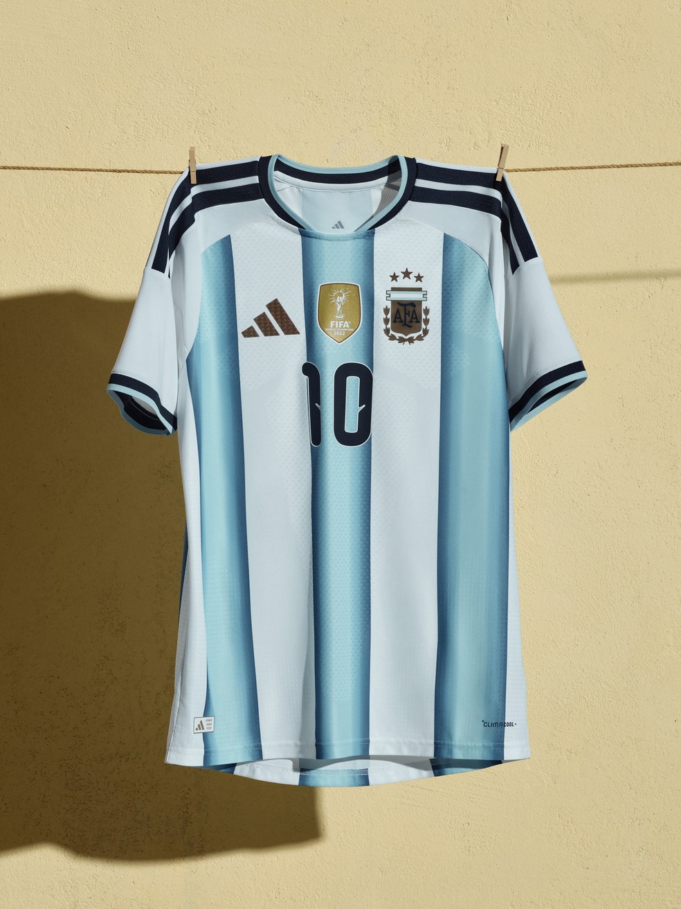 Confira a nova camisa da Argentina — Foto: adidas