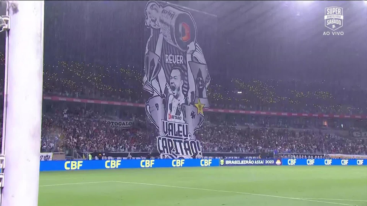 Torcida do Atlético-MG faz mosaico em homenagem ao Réver em sua despedida