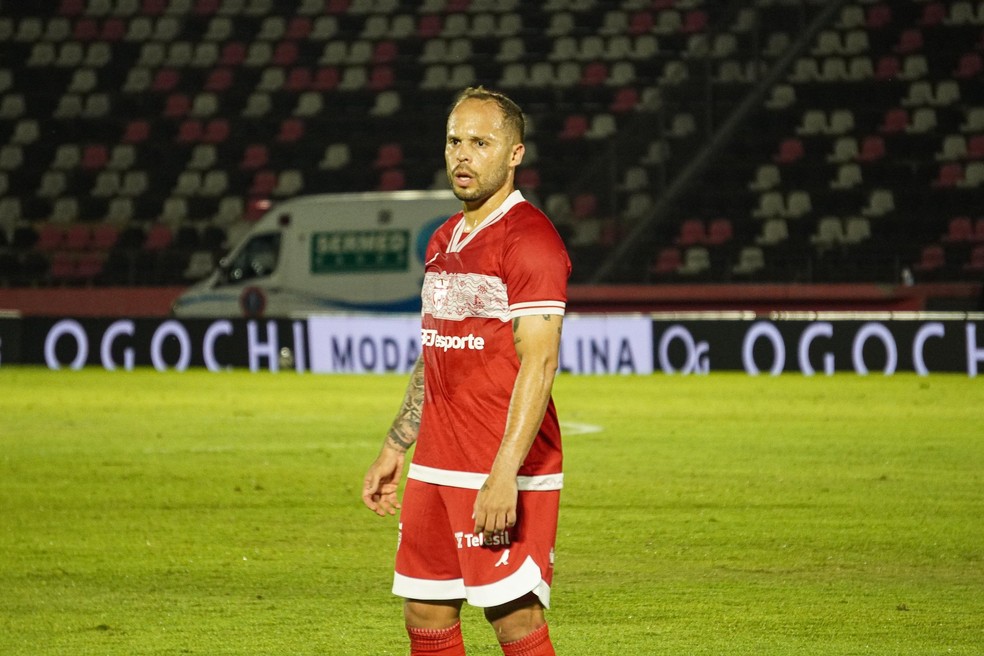 Douglas Baggio vai desfalcar o CRB contra o Remo — Foto: Divulgação/CRB