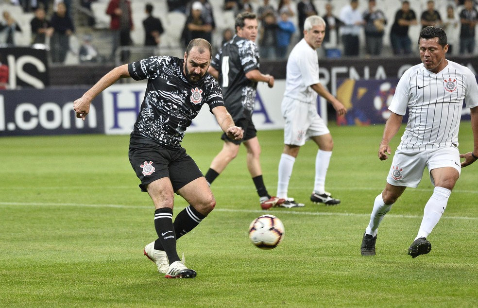 Danilo em jogo festivo do Corinthians — Foto: Marcos Ribolli