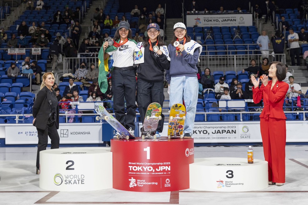 Rayssa Leal, prata no Mundial de Tóquio; Oda foi ouro, e Momiji, bronzr — Foto: Julio Detefon/CBSK