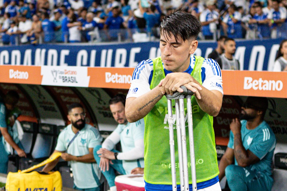 Villalba sofreu lesão em Cruzeiro x Corinthians — Foto: Gilson Lobo/AGIF