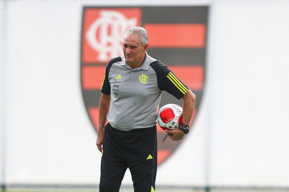 Tite em treino do Flamengo � Foto: Gilvan de Souza / CRF