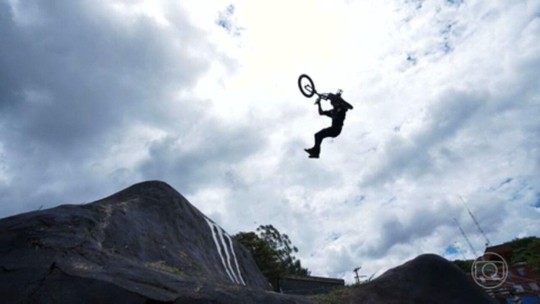 Leandro Overall busca tri no BMX estilo livre do Verão Espetacular: "Quintal da minha casa" - Programa: Bom Dia Brasil 