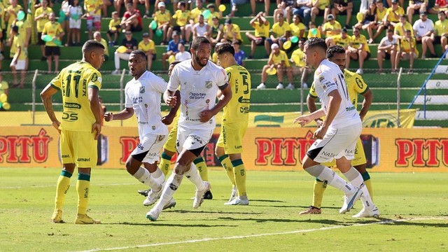 Felipe Garcia comemora gol do ABC, contra o Mirassol