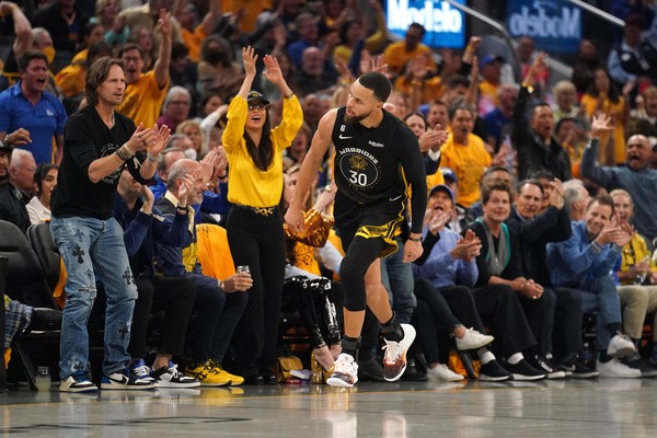 Resumo da NBA: Lakers e Warriors vencem e acirram corrida pelos Playoffs no  Oeste