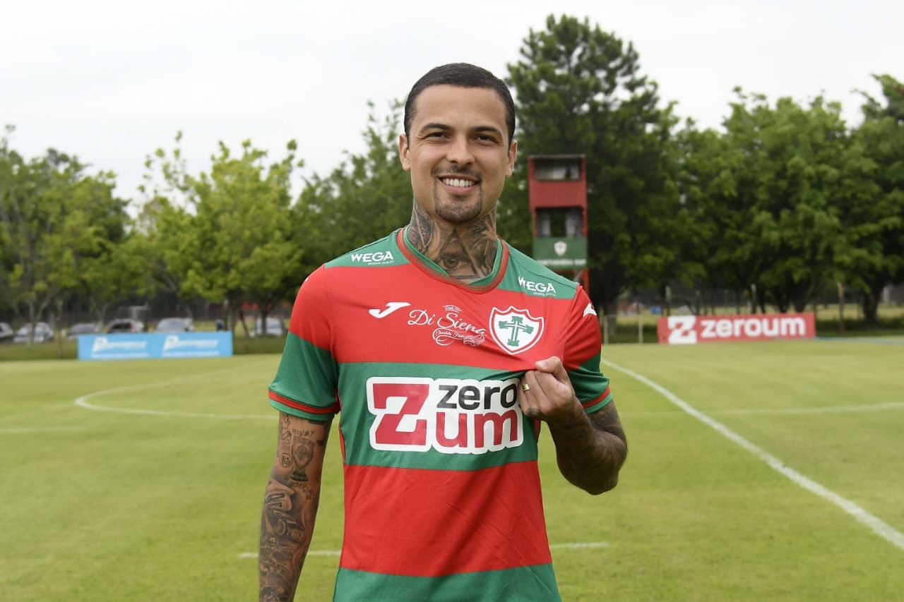 Portuguesa anuncia a contratação do volante Thiaguinho