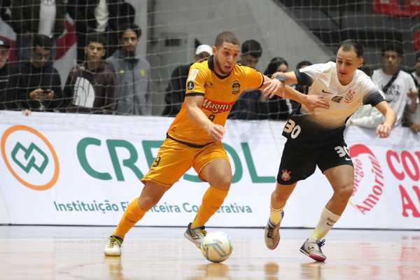sorocaba goleia o corinthians e lidera a liga futsal com destaque