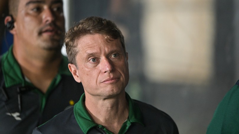 Coritiba demite o técnico Fernando Seabra
