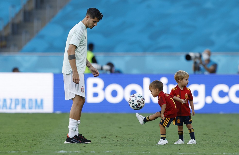 Portugal perde na receção à Espanha com golo de Morata no final e