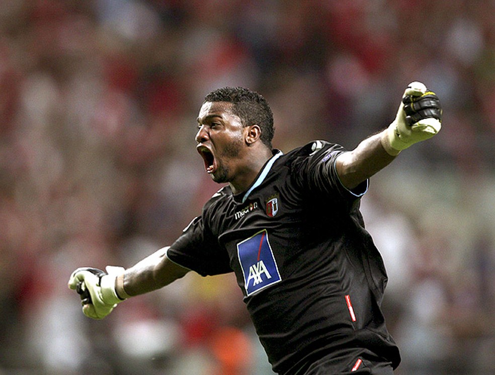 Felipe comemora a vitória do Braga sobre o Sevilla, pela Champions de 2010/11 — Foto: EFE