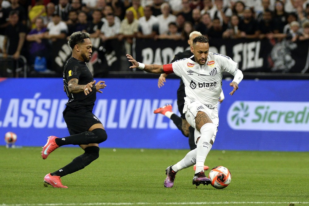 Corinthians x Santos, José Martínez e Neymar — Foto: Marcos Ribolli