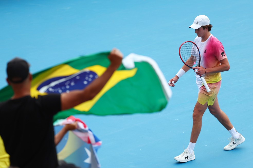 Torcida brasileira marcou presença na partida entre João Fonseca e Sonego — Foto: Graham Denholm/Getty Images