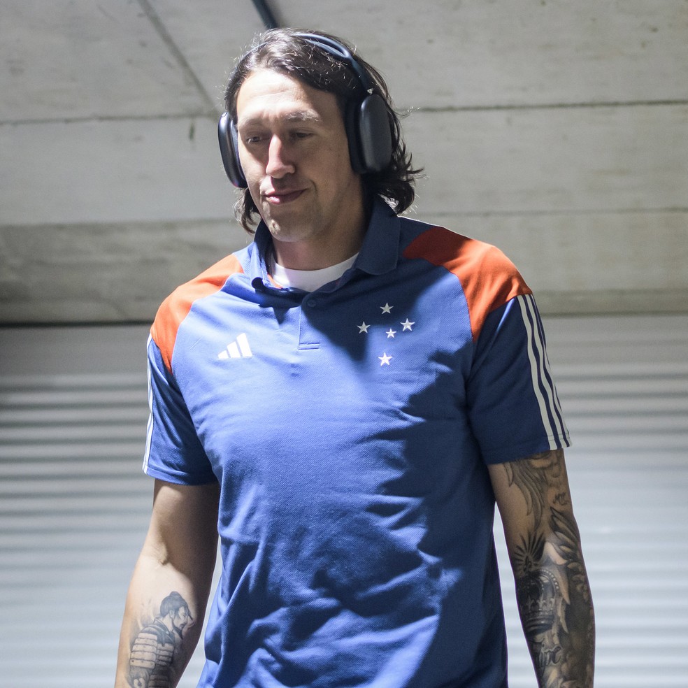 Cássio chega ao estádio para Cruzeiro x Fortaleza — Foto: Gustavo Aleixo/Cruzeiro