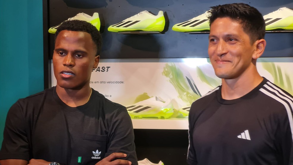 Arias e Cano, do Fluminense, em loja da Adidas em shopping — Foto: Marcello Neves