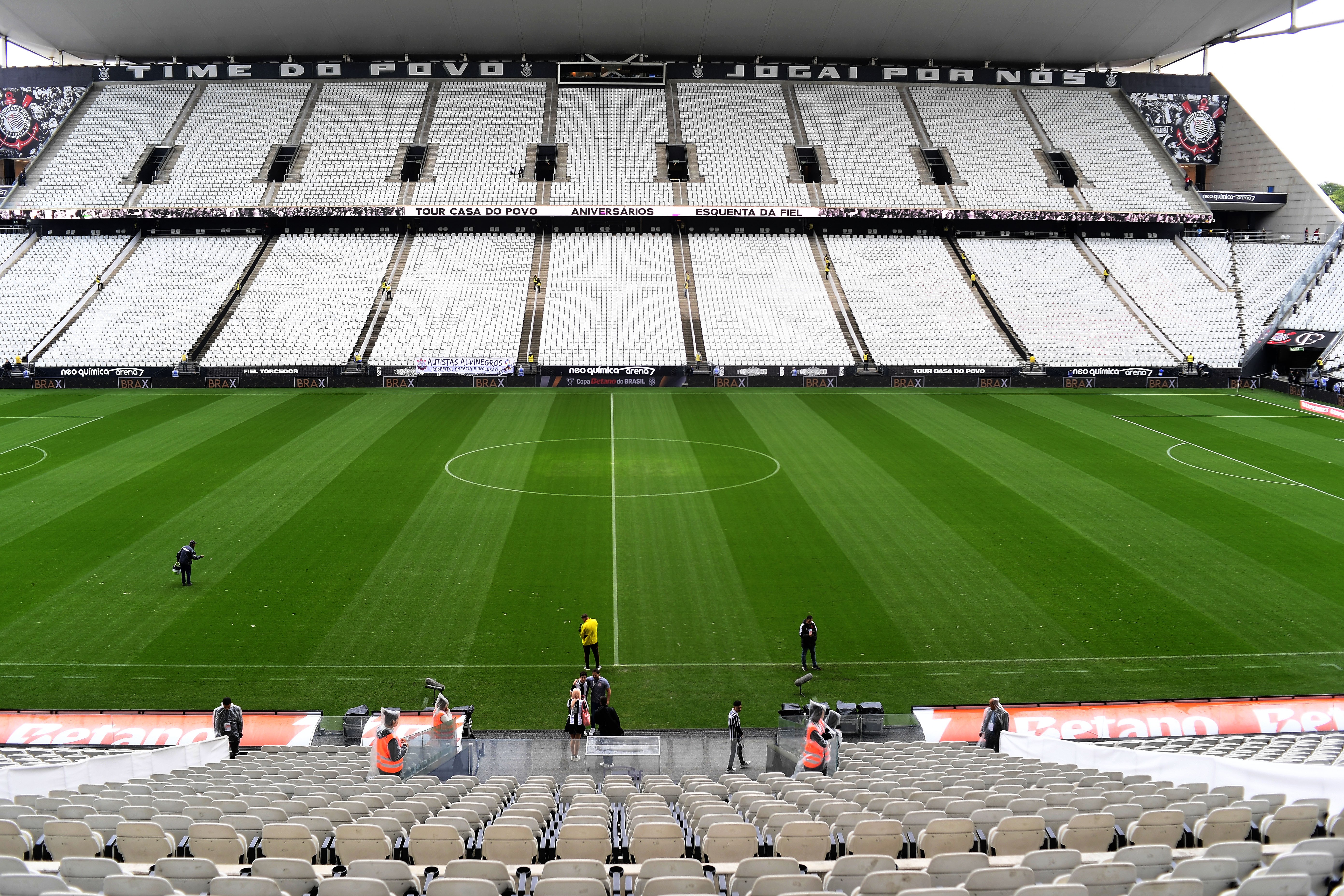 Santos faz consulta para jogar na Neo Química Arena, e Corinthians avalia cessão do estádio