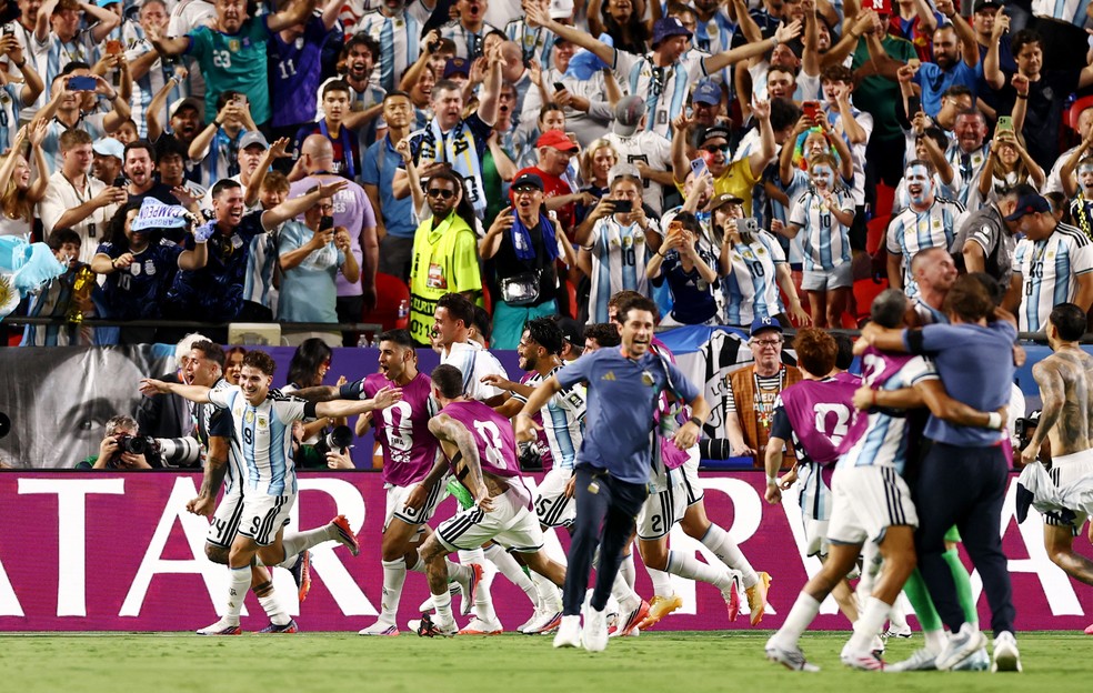 Juli�n �lvarez comemora o gol da vit�ria da Argentina contra a Su��a � Foto: Lee Smith/Reuters