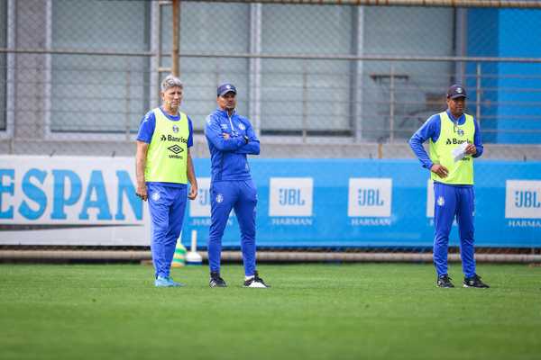 Grêmio comunica mudanças na comissão técnica; confira profissionais desligados.