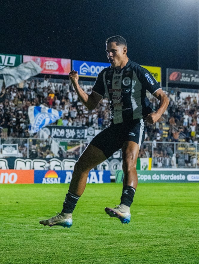 Alex Bruno marca o 18º gol no ano e vira protagonista do ASA na classificação para as quartas