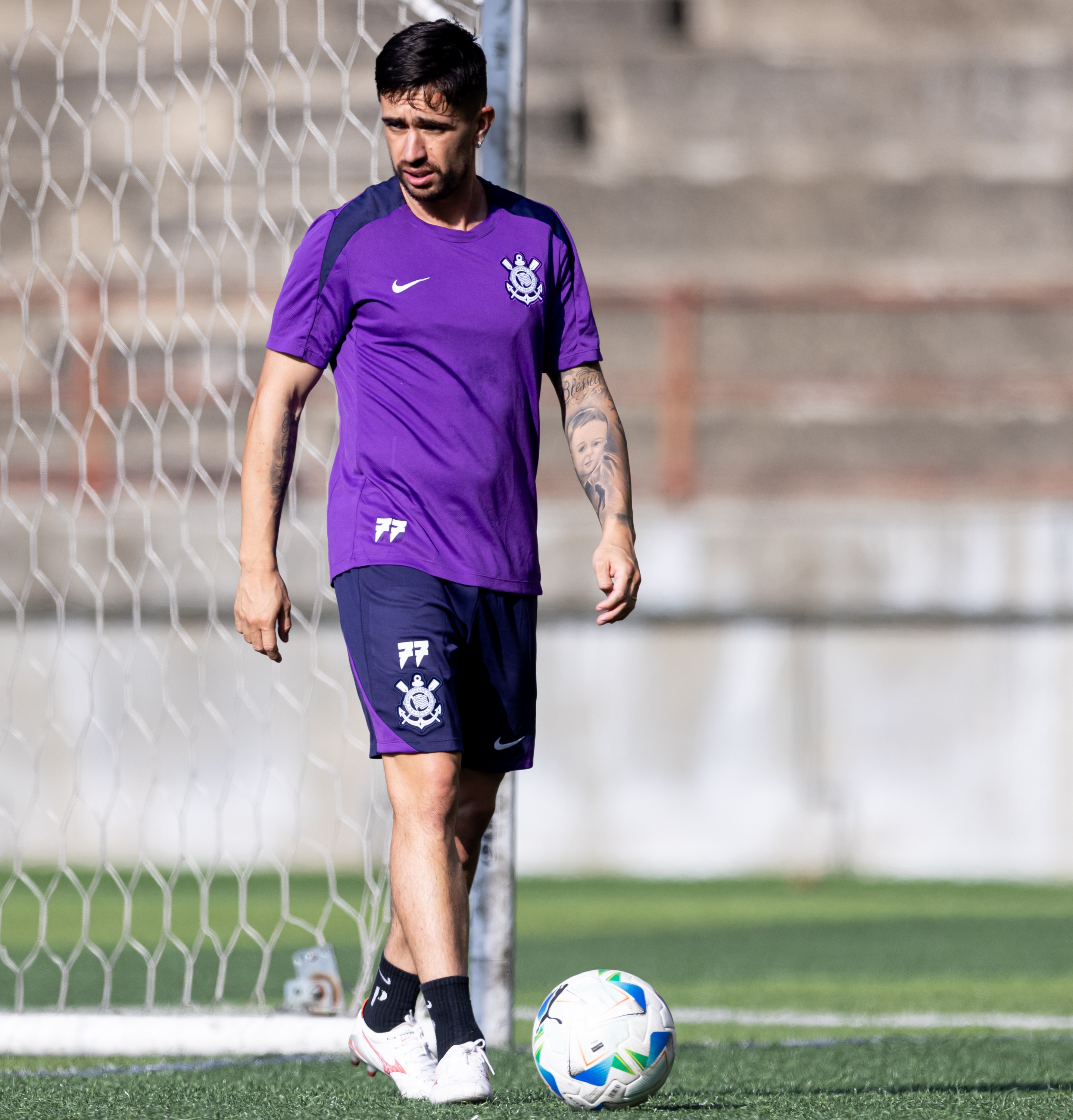 Igor Coronado desfalca o Corinthians após lesão no treinamento.