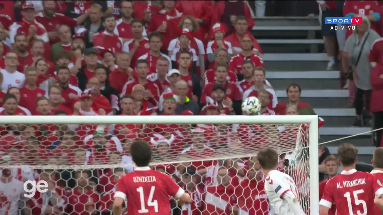 Jovem Mikkel Damsgaard, da Dinamarca, faz golaço contra a Rússia com uma linda chapada no ângulo