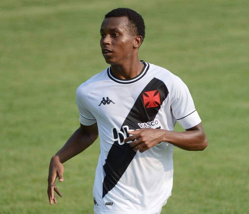 Atacante Juninho, ex-Coxim, quando atuava pela base do Vasco — Foto: Reprodução/Instagram
