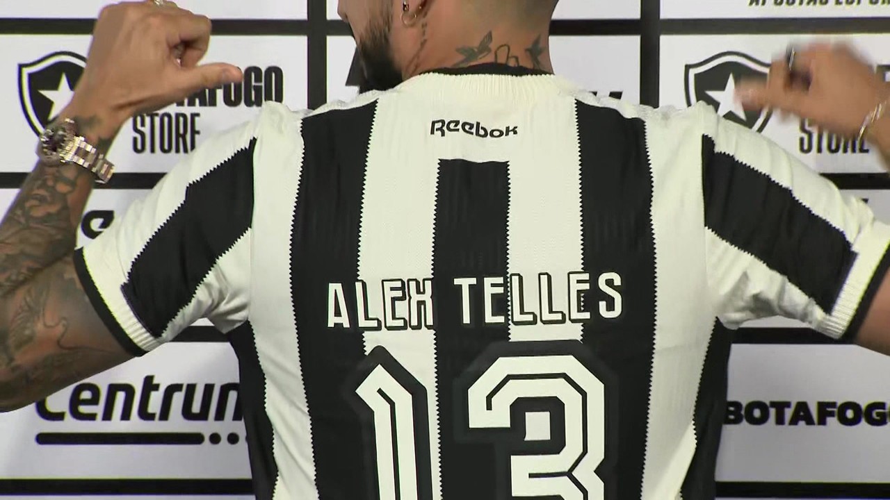 Alex Telles é apresentado no Botafogo