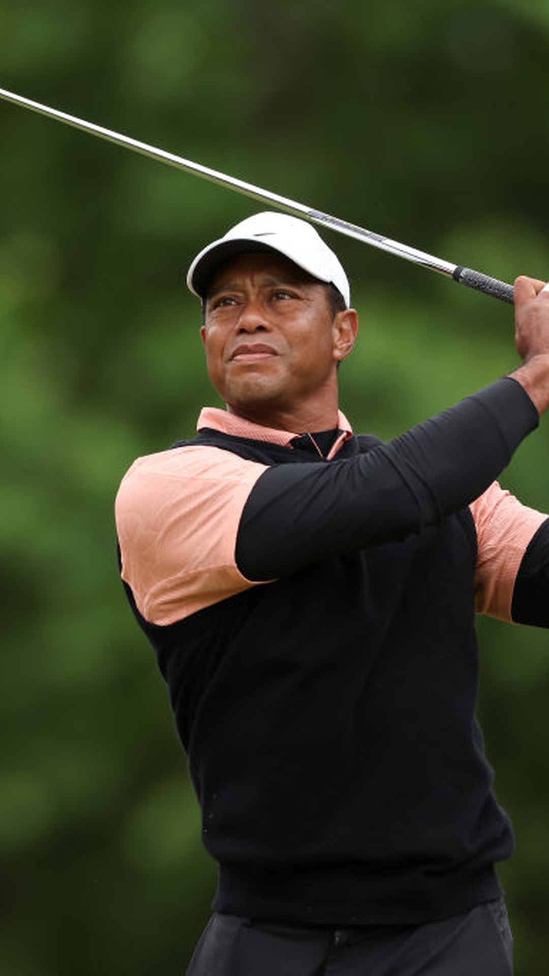 Tiger Woods sofre grave acidente de carro e é hospitalizado nos EUA