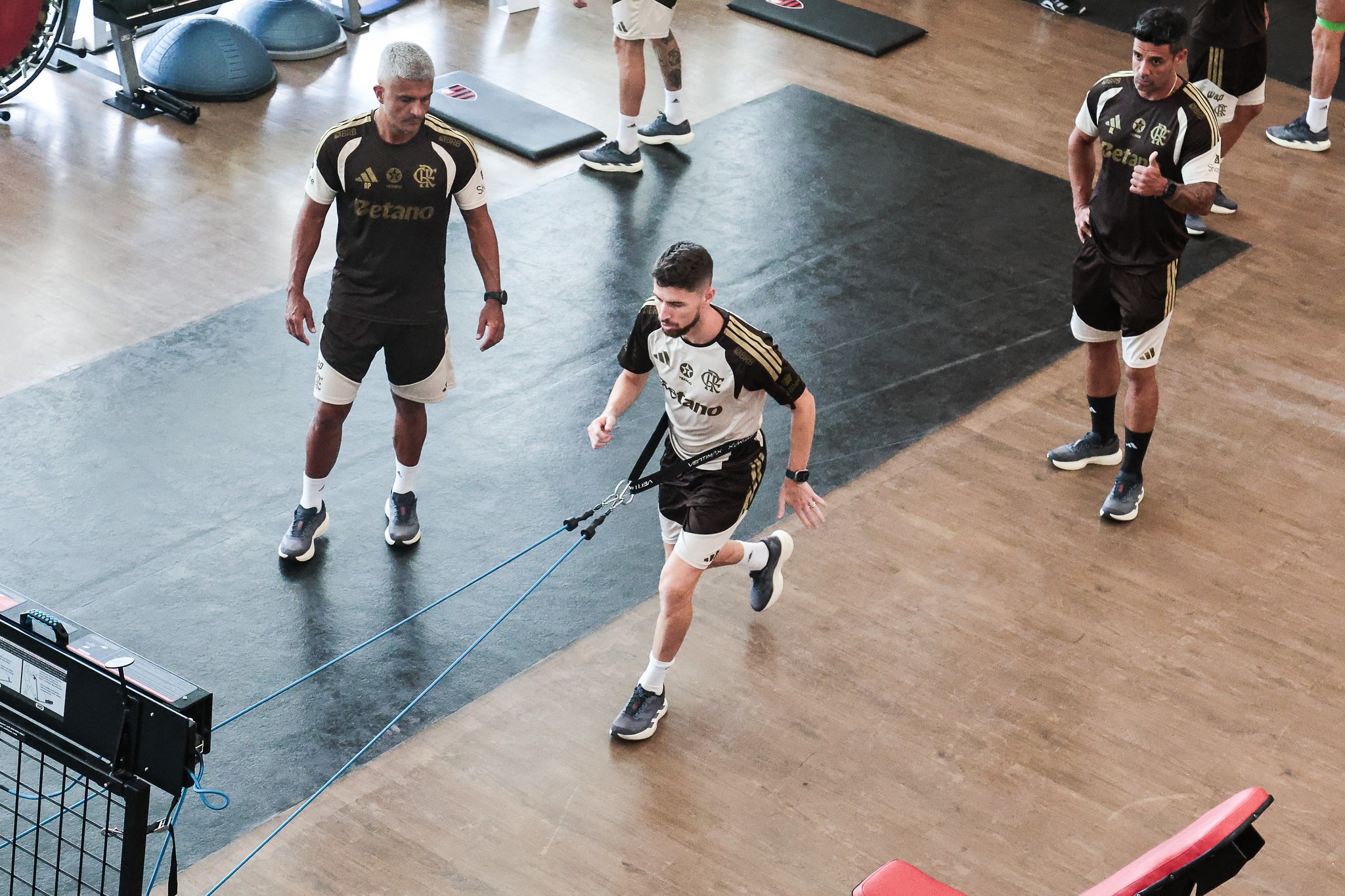 Flamengo ganha reforços e projeta força máxima para estreia no Brasileirão