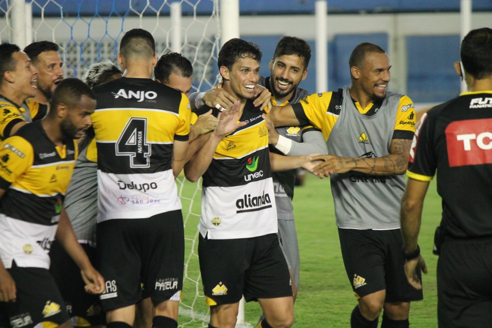 Criciúma vence jogando em casa e garante acesso à Série A do Brasileirão