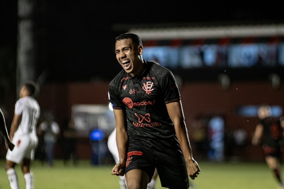 Autor do gol da vitória, Hugo exalta união do elenco do Botafogo: 'Esse  grupo é muito honrado', Esporte