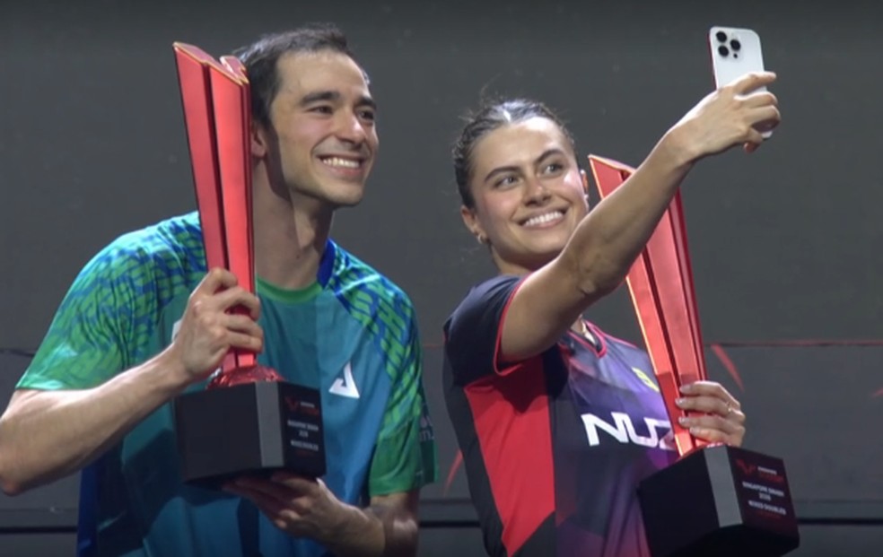 Hugo Calderano e Bruna Takahashi são campeões em Singapura — Foto: Reprodução