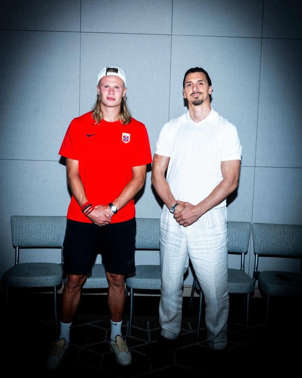 Ibrahimovic posta fotos com Haaland e brinca: "O poder está no cabelo"