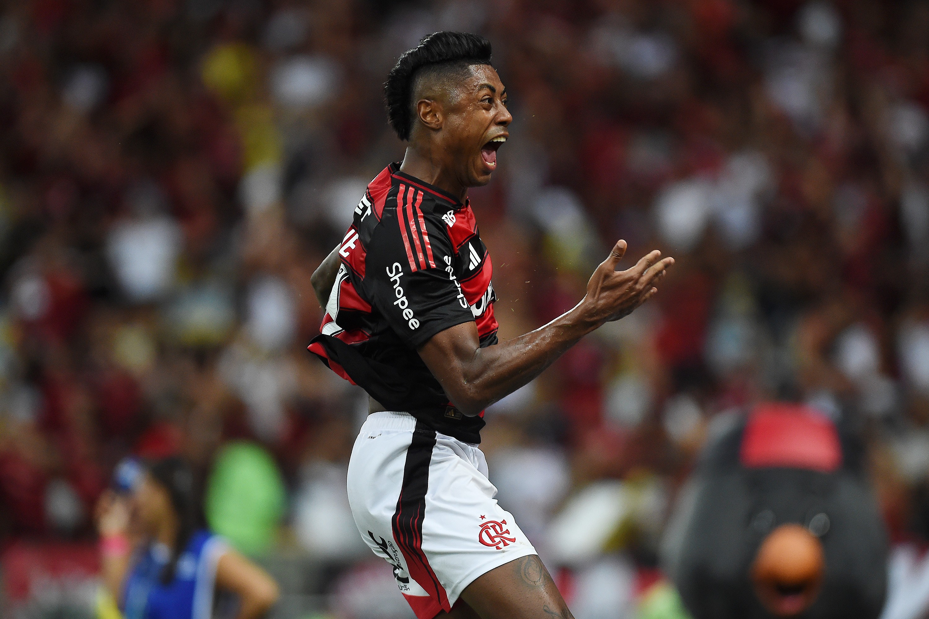 Flamengo mantém rotina de controle sobre o Vasco