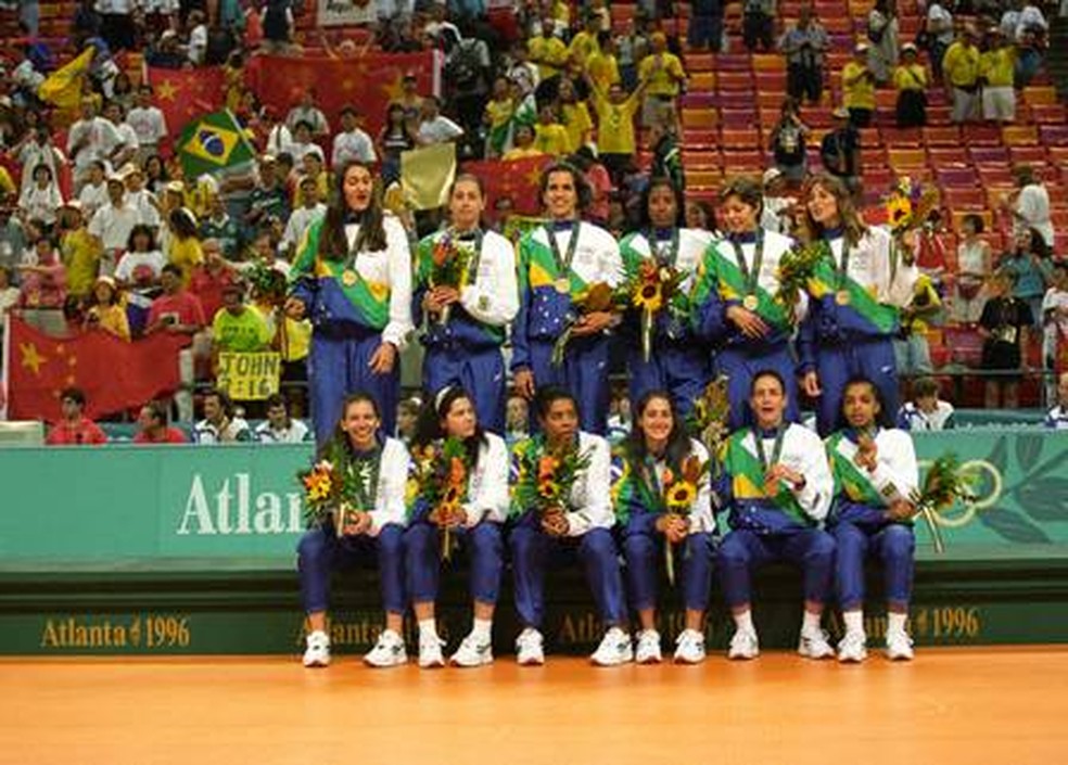 Brasil enfrenta Cuba e tenta evitar provocações de rival histórica -  06/11/2010 - UOL Esporte - Vôlei