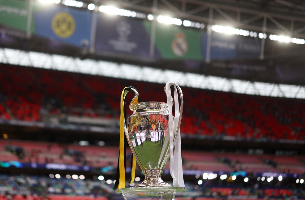 Taça da Champions League antes de final entre Borussia Dortmund e Real Madrid — Foto: Reuters