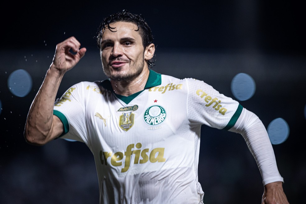 SEM SAÍDAS: Veiga, Weverton e Murilo despertam interesse, mas Palmeiras veta saídas em 2026