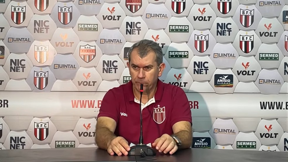 Cláudio Tencati em entrevista coletiva
