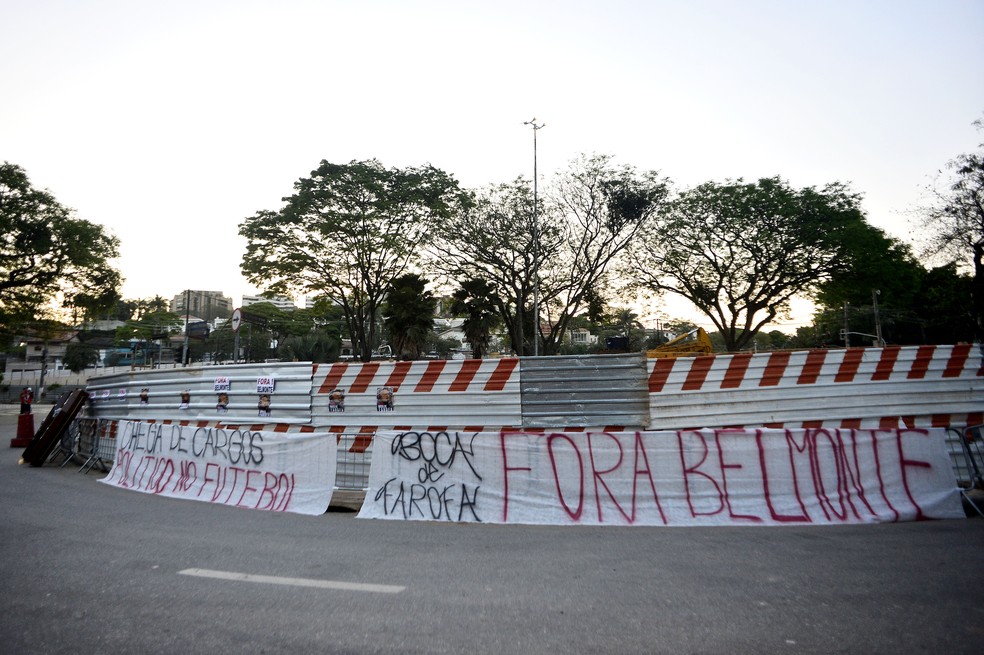 Protesto da torcida do São Paulo contra a diretoria — Foto: Marcos Ribolli