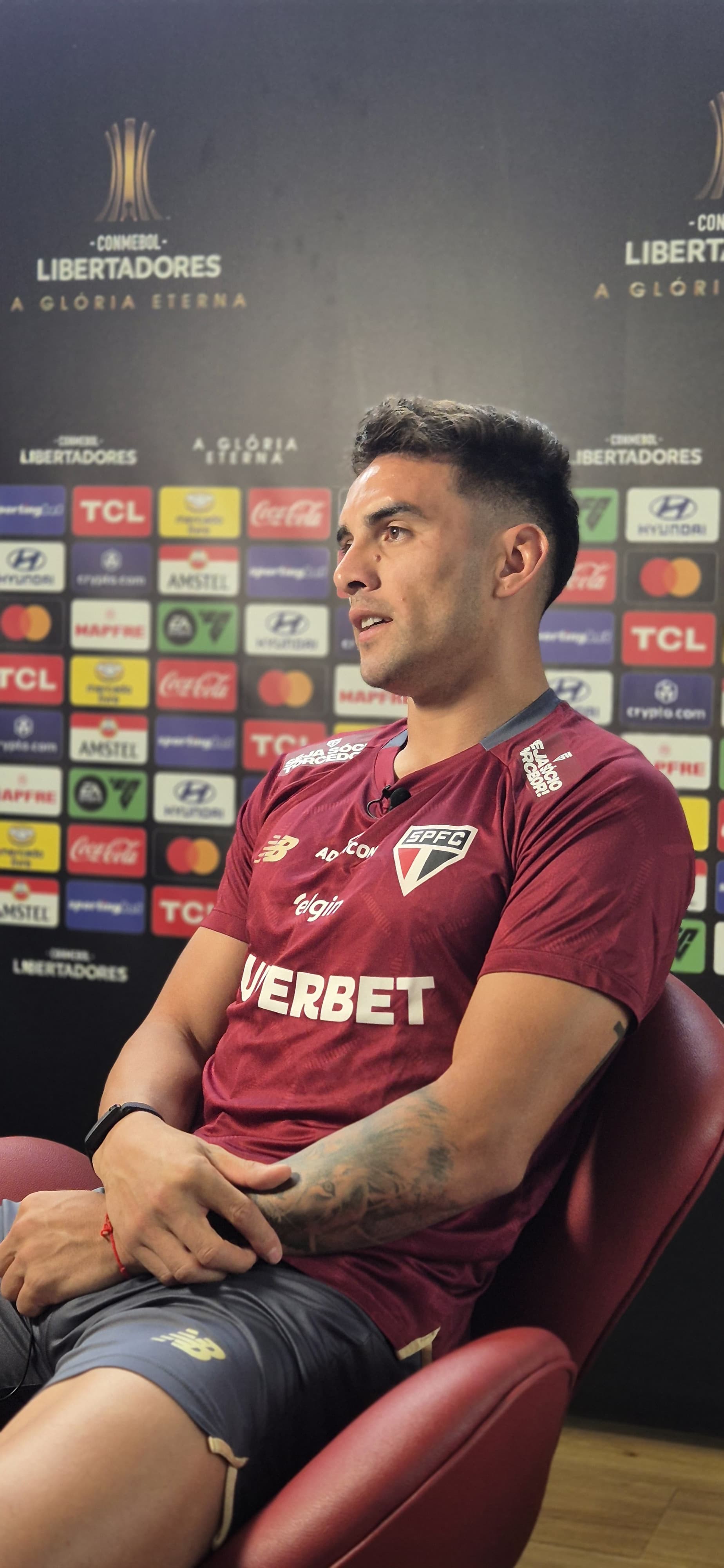 Enzo Díaz comenta competição com Wendell e aponta desafio do São Paulo neste ano
