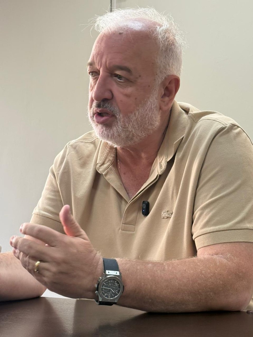 Carlos Belmonte concede entrevista após renunciar ao cargo de diretor de futebol do São Paulo — Foto: Marcelo Braga