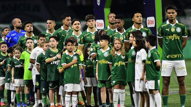 Jogadores do Palmeiras antes de jogo contra o Vitória